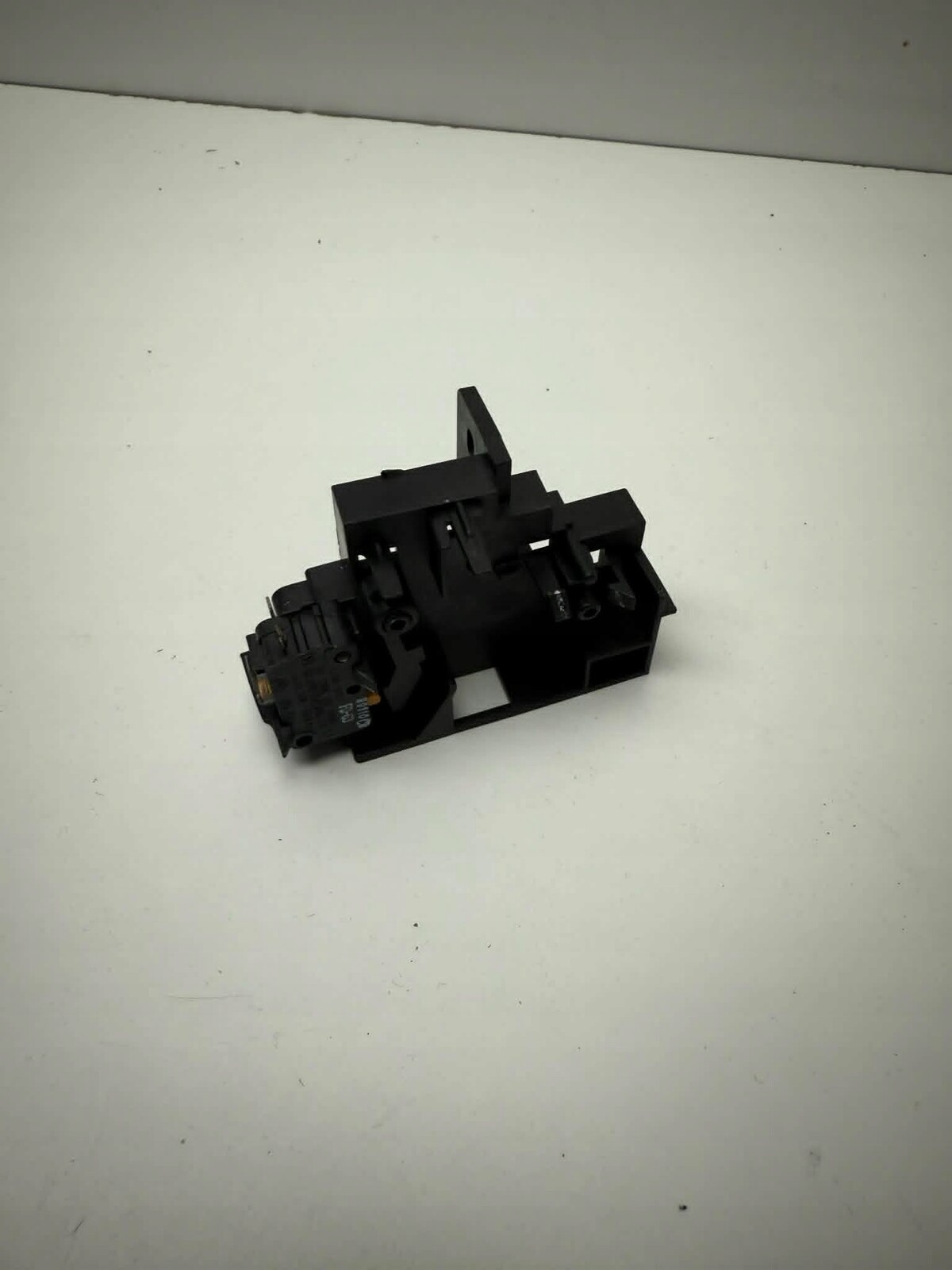 Samsung DE94-02201A Korpusový Zámek Sub-l do mikrovlnné trouby