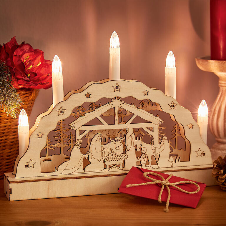 Dřevěný svícen s betlémem