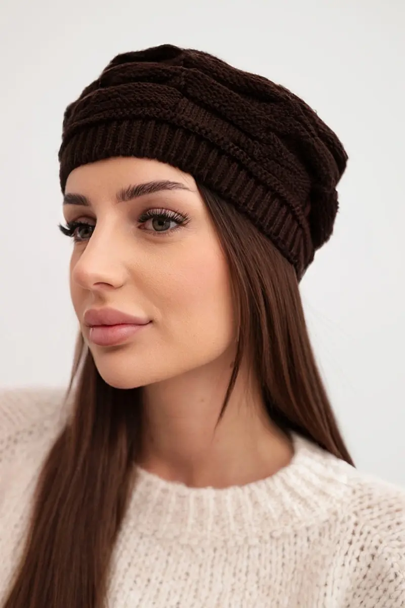 Dámská zimní čepice K397 s ozdobným vzorem