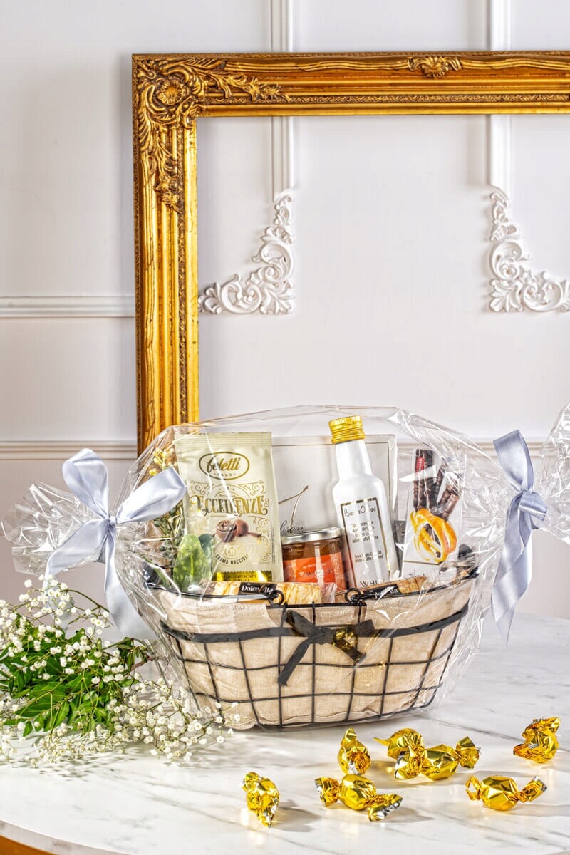 Dárkový košíček s olivovým olejem M17