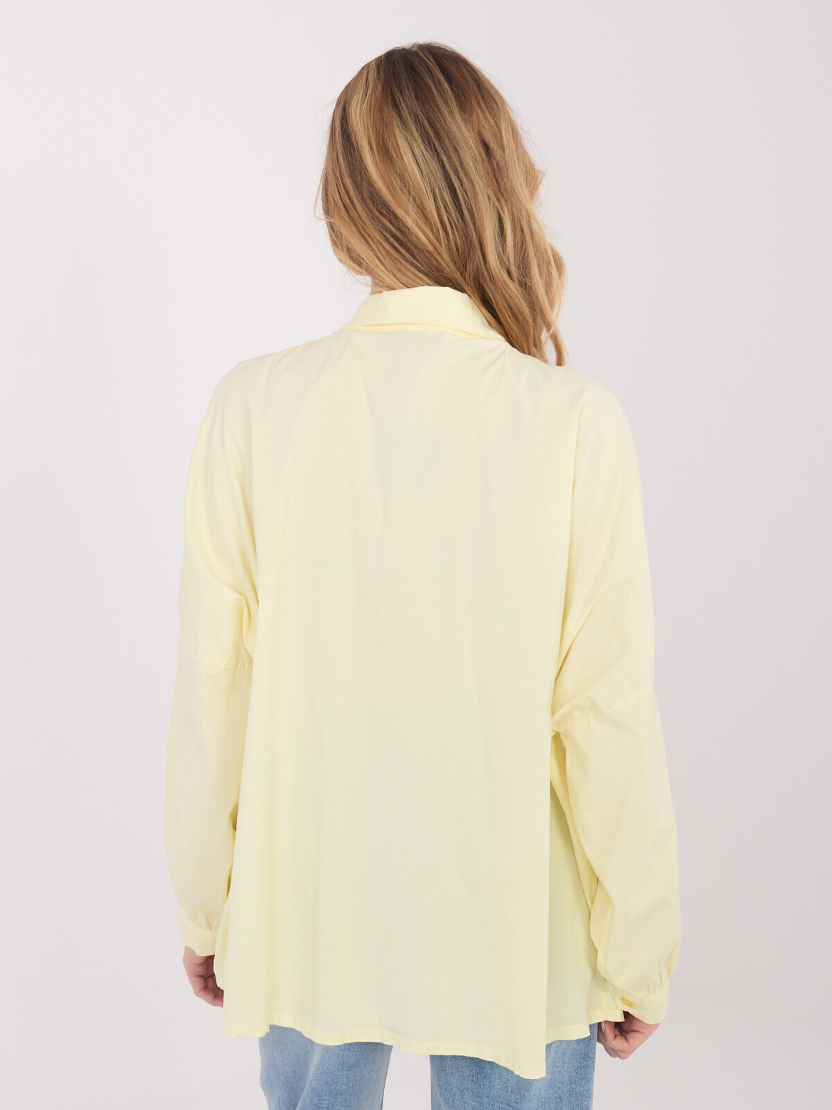 Žlutá košile s květinovým vzorem