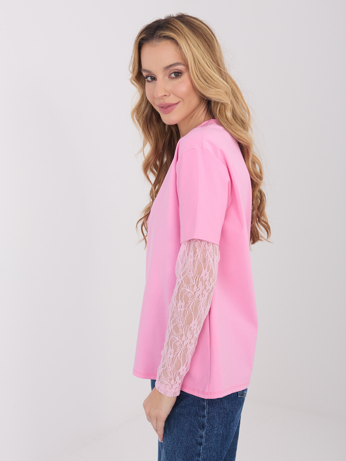 Růžová halenka s krajkovými rukávy