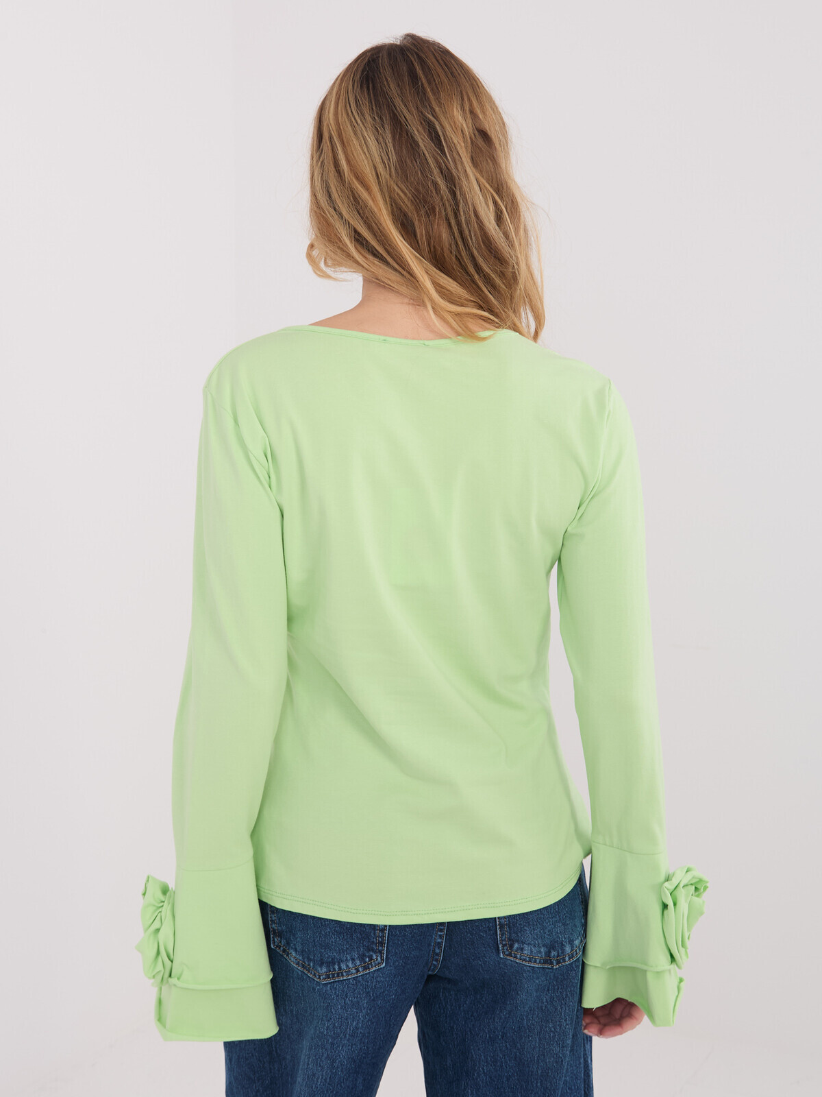 Světle zelená halenka s ozdobnými rukávy