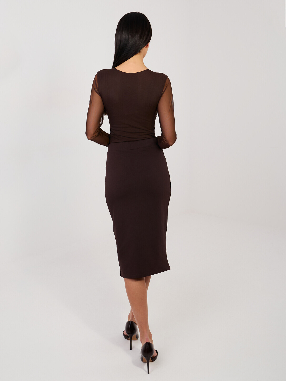 Tmavě hnědé midi šaty s průhlednými rukávy