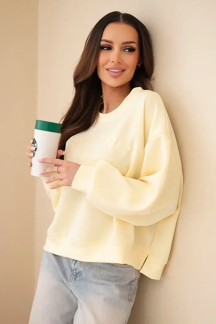 Kesi Włoski Dámská mikina s výšivkou volného střihu máslová žlutá