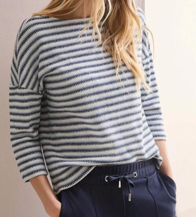 Pruhovaný svetřík Cecil