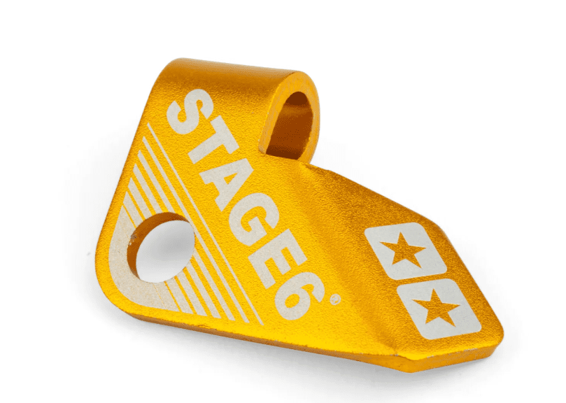 Stage6 CNC držák bowdenu spojky Derbi žlutý