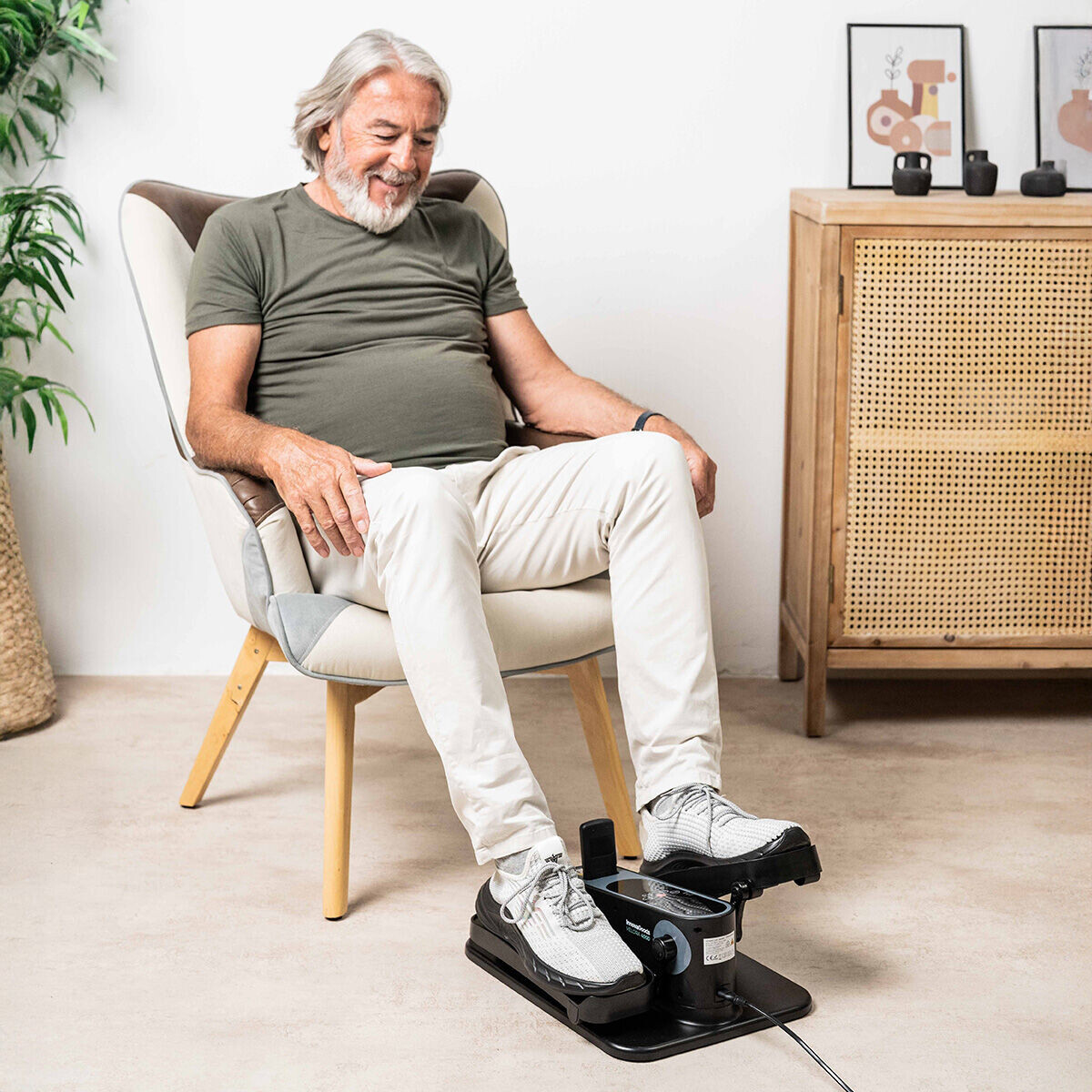 InnovaGoods Mini elektrický eliptický trenažér s dálkovým ovládáním Velora 4000