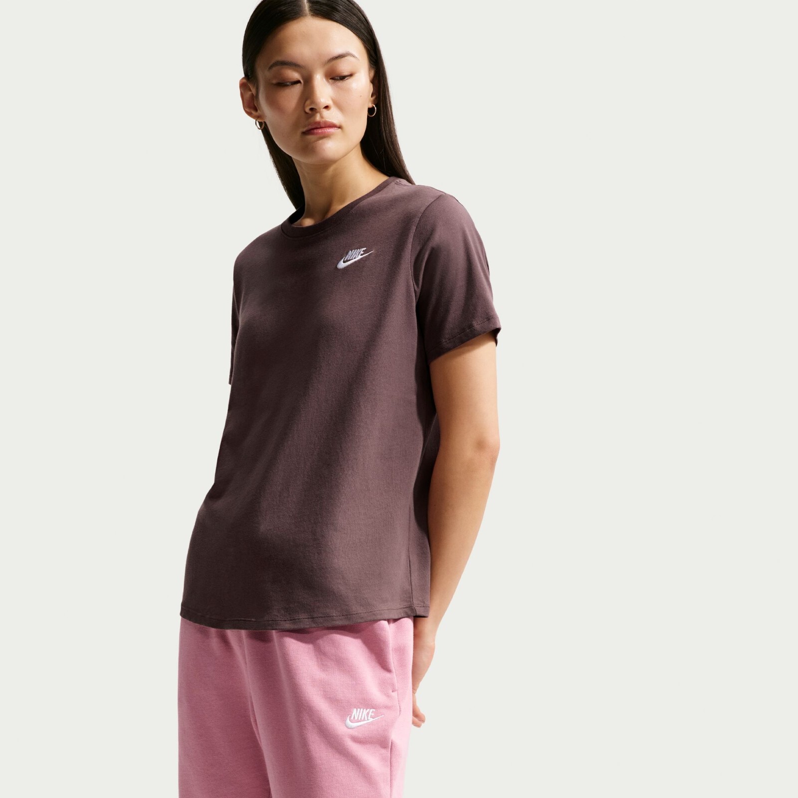 Nike W Sportswear Club Essentials Tee S