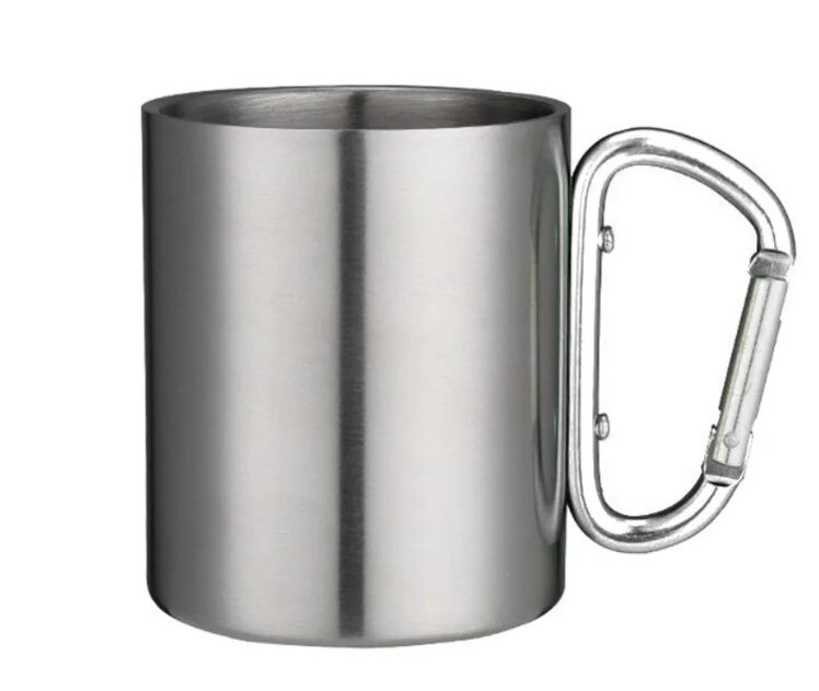 Kempingový hrnek s karabinou