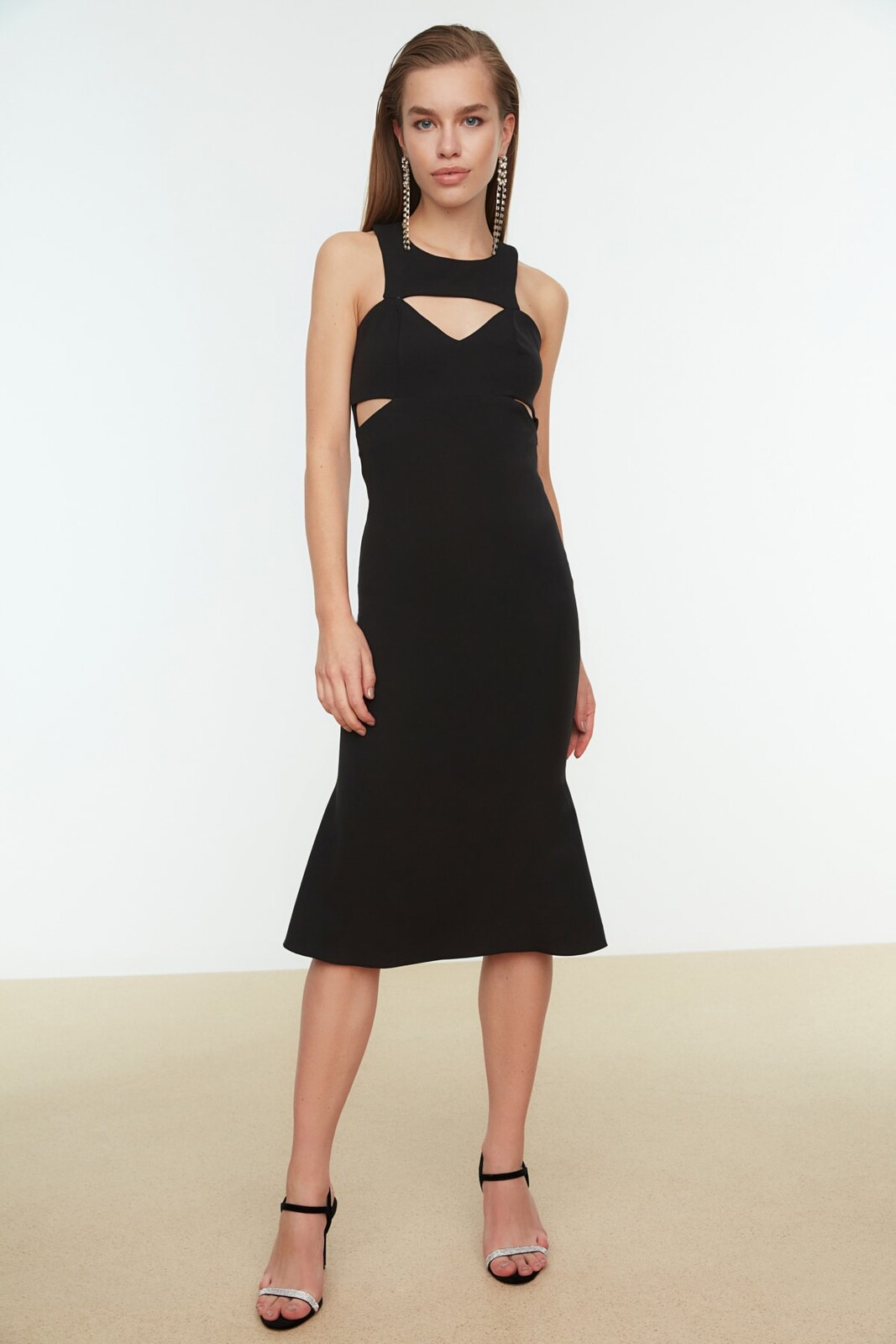 Trendyol černá záda detailní elegantní večerní šaty