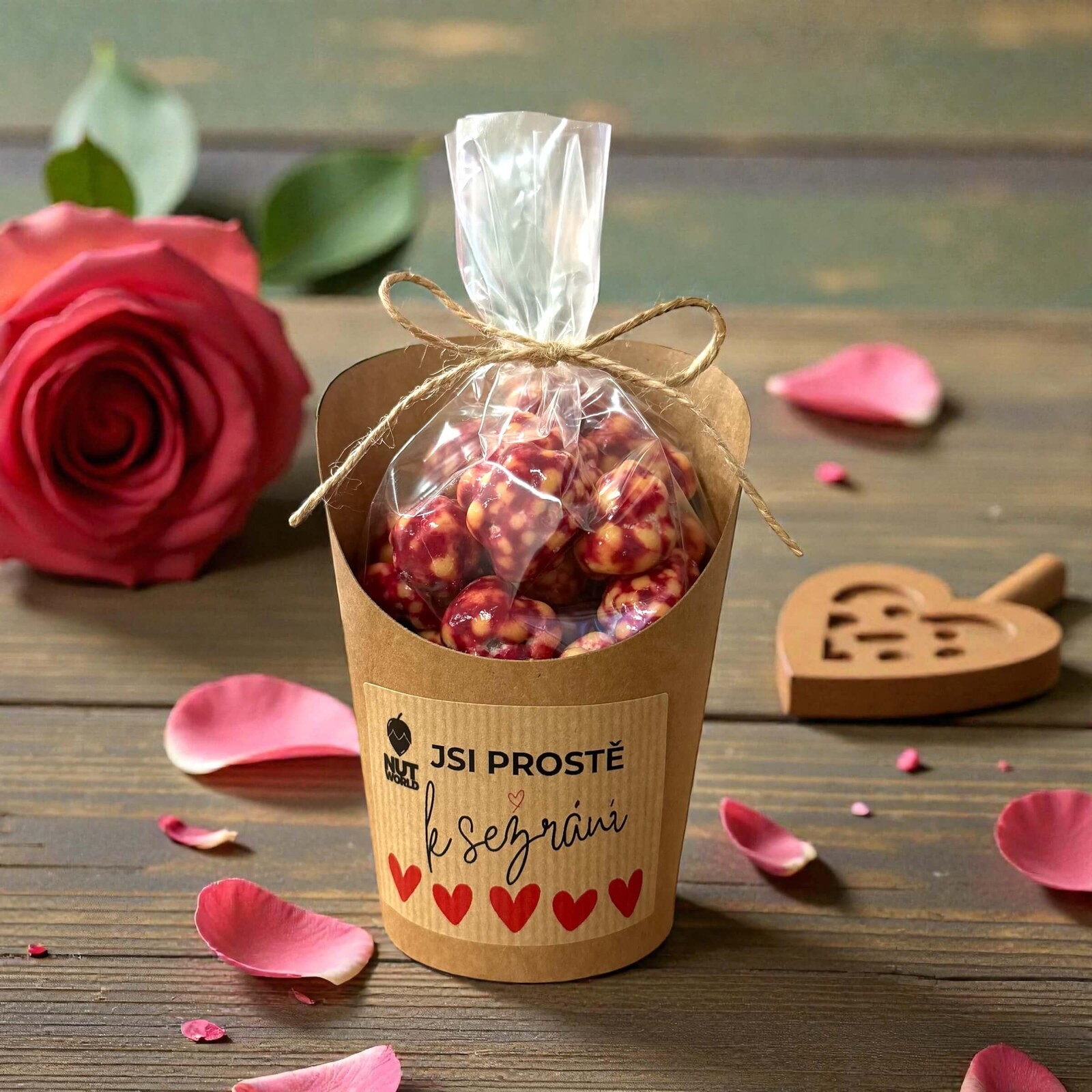 Nutworld.cz Lyofilizované maliny v bílé čokoládě v celofánku a kelímku 150g - Jsi prostě k sežrání