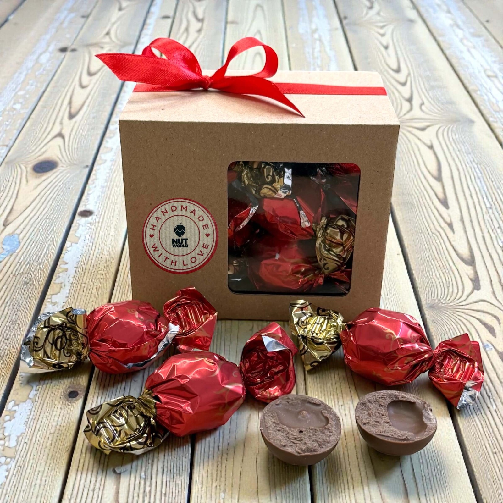 Nutworld.cz Dárková krabička s pralinkami z mléčné čokolády 250g