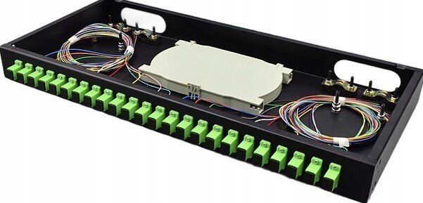 Vybavený optický přepínač 24xSC Apc simplex výsuvný 1U Černý