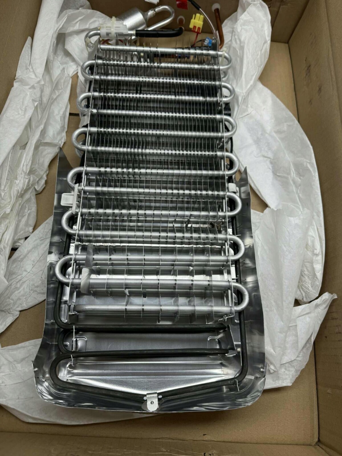 Výparník s pojistkou a topným tělesem pro ledničku Samsung (DA96-01316C)