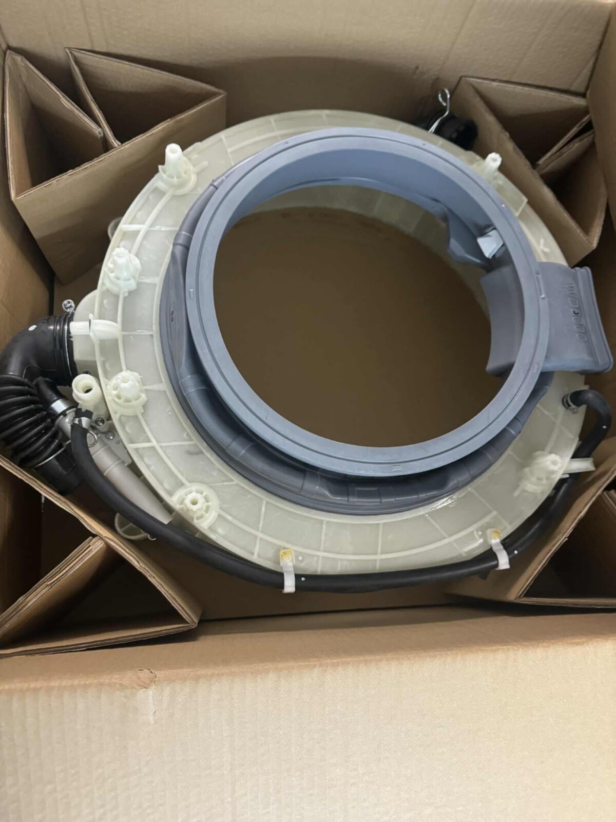 Přední kryt bubnu pro pračku Samsung WD6000J (DC97-18841F)