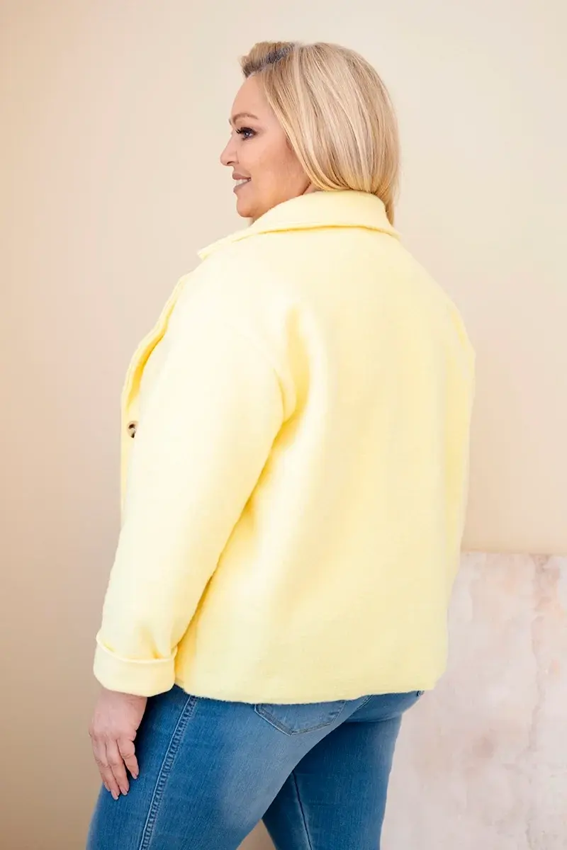 Žlutá plus size bunda s kapsami