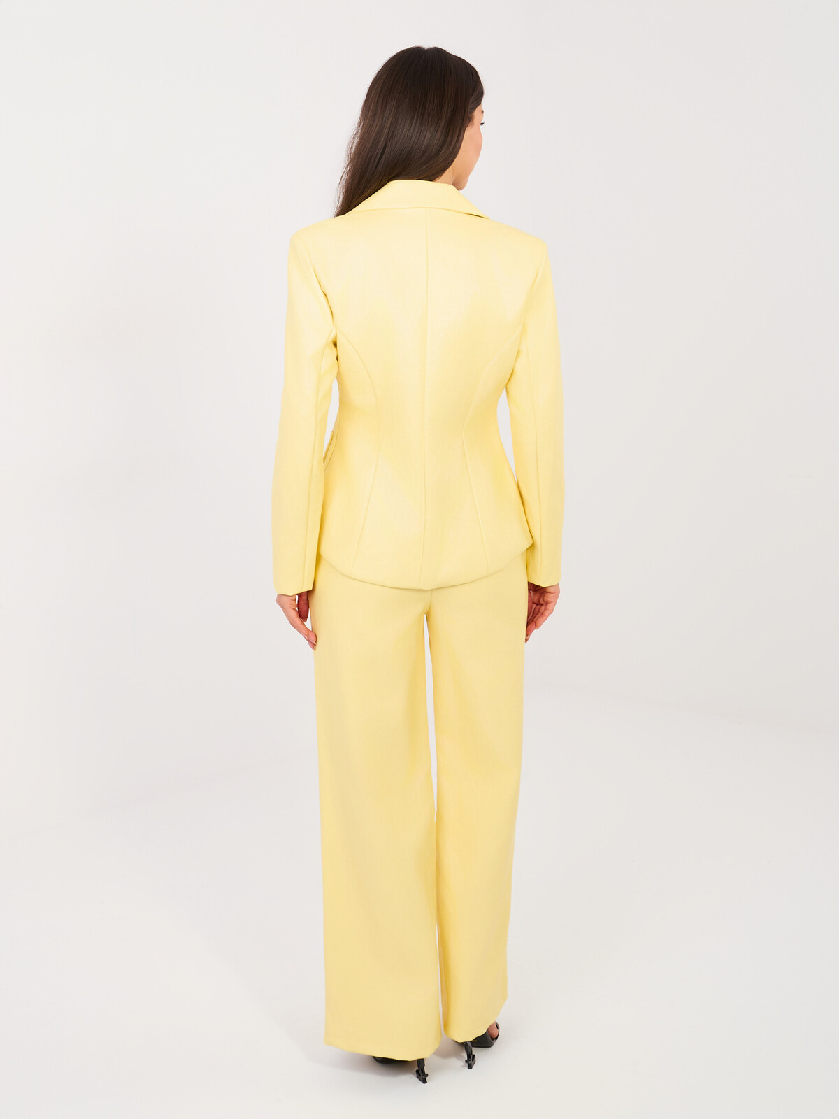 Žlutý kalhotový komplet