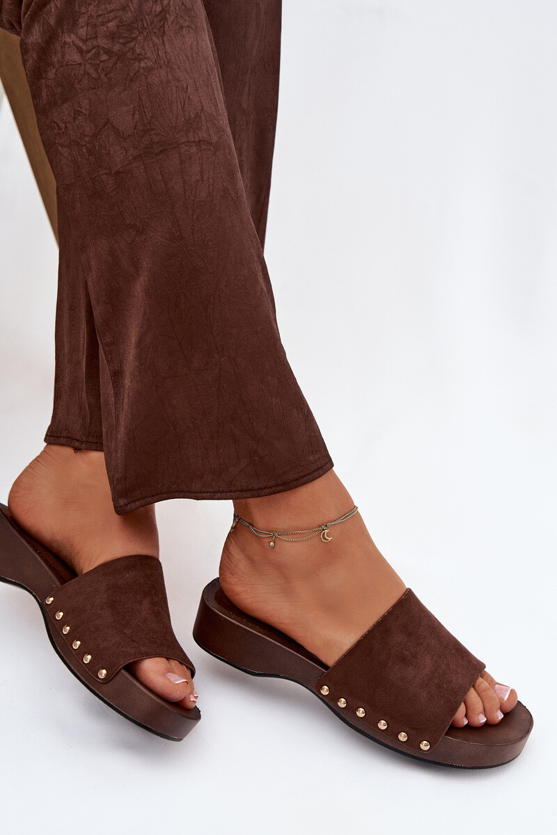 Dámské pantofle se zlatými přezkami