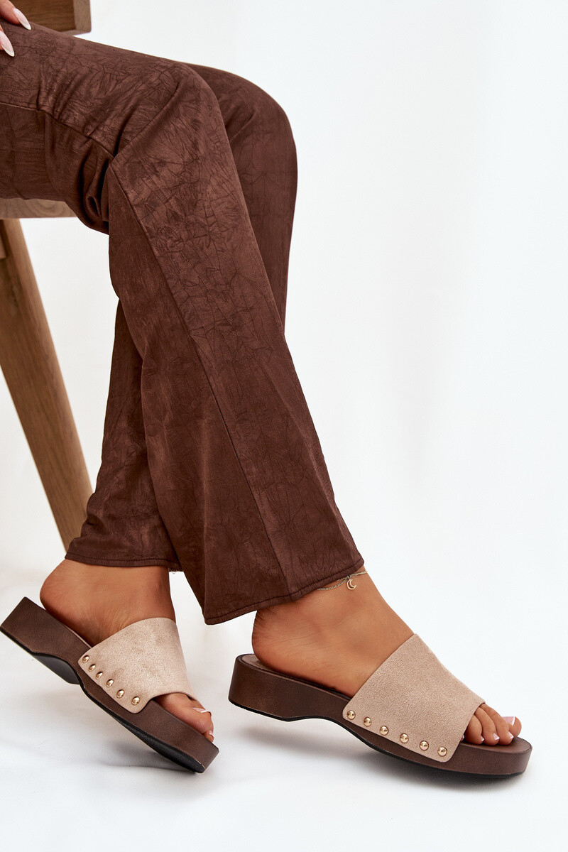 Dámské pantofle se zlatými nýty Ferinna