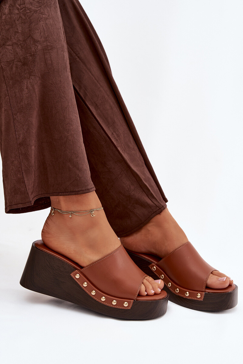 Dámské sandály na platformě s ozdobnými přezkami