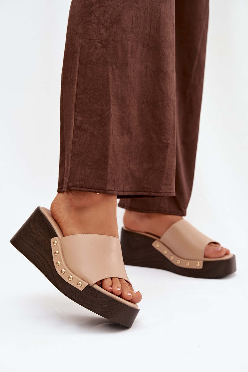 Dámské platformové sandály se zlatými cvoky