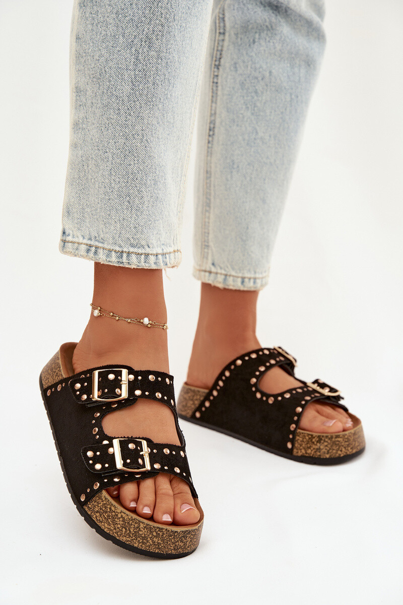 Dámské pantofle s ozdobnými přezkami a druky