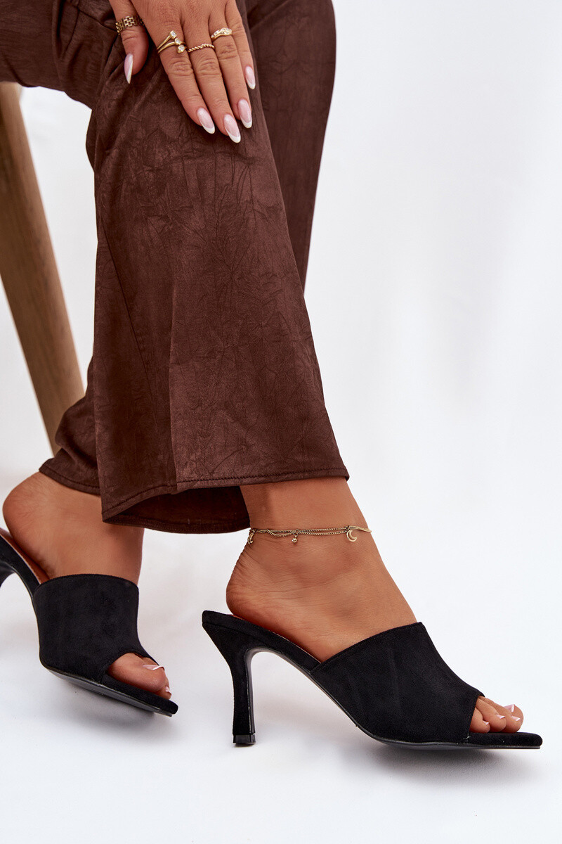 Dámské pantofle na podpatku z eko semiše