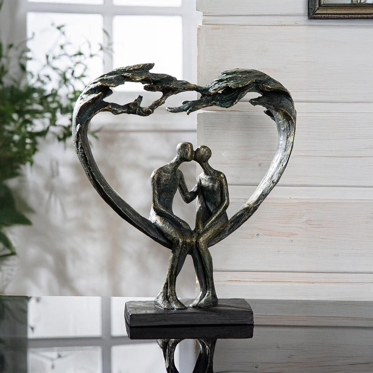 Soška Polibek pod stromem