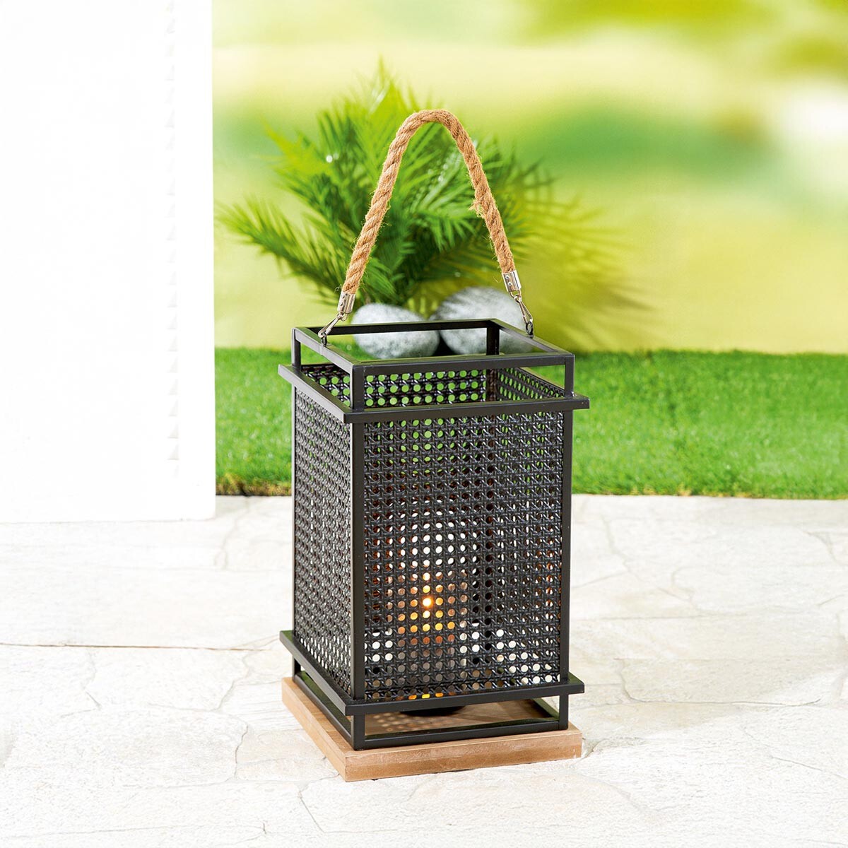 Kovová lucerna s výpletem