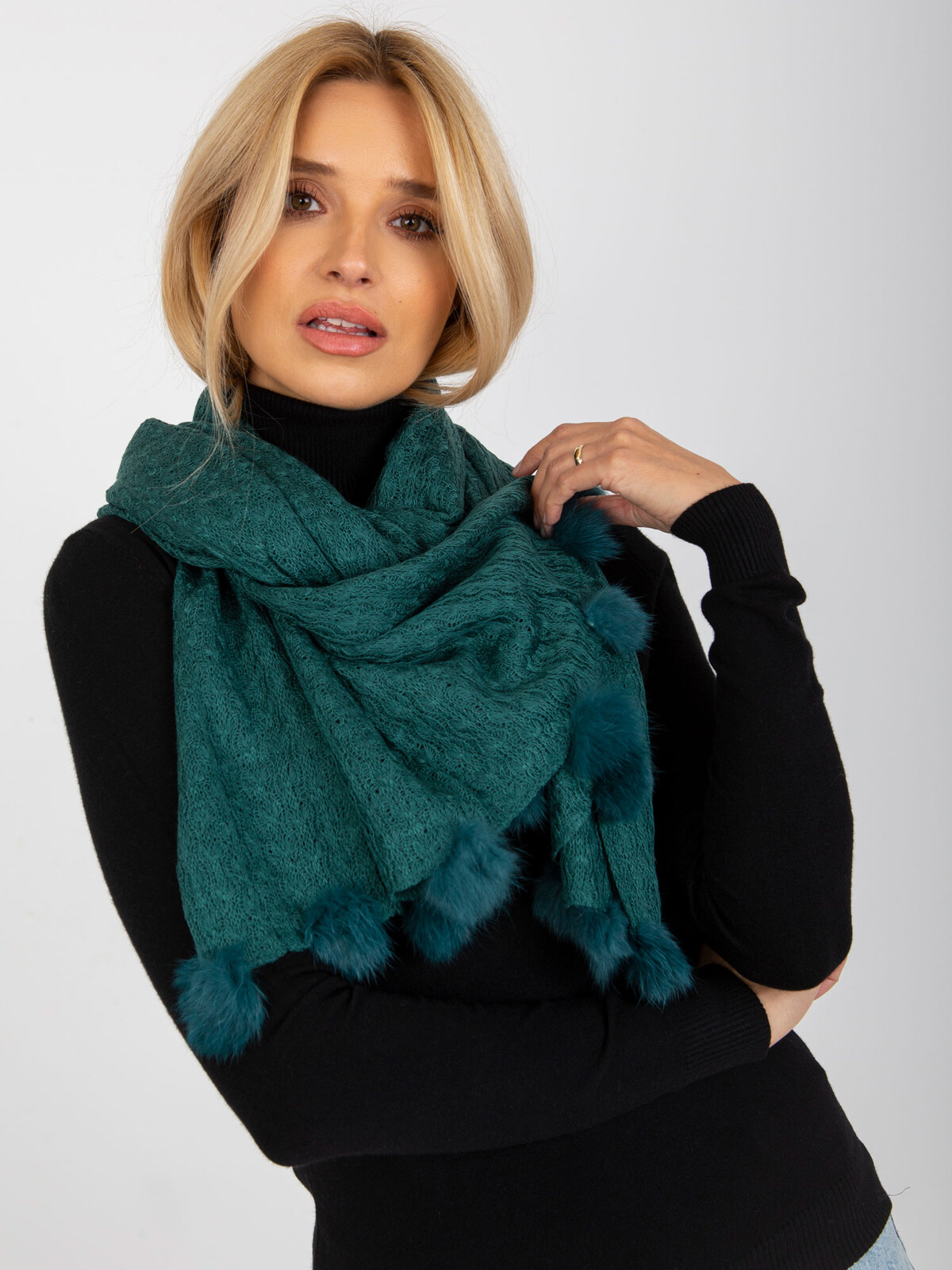 Námořní pletená šála s bambulkami