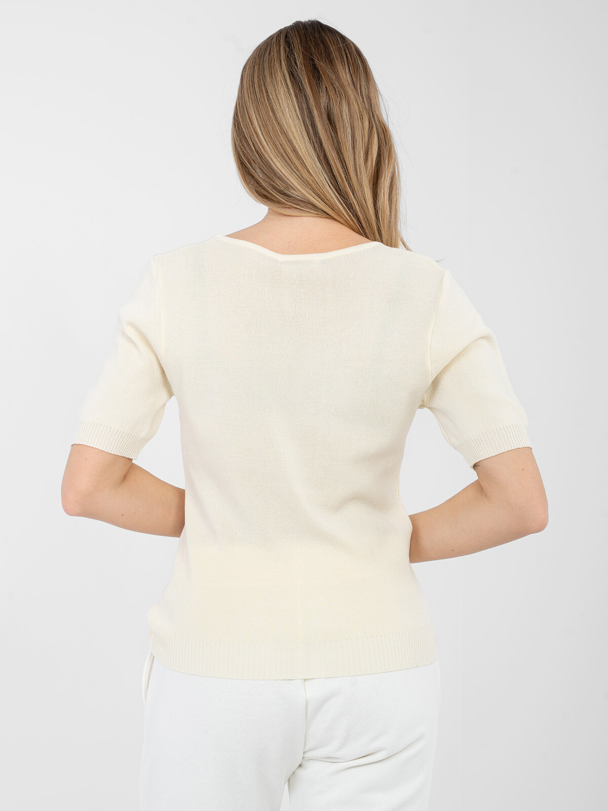 Světle béžový svetr