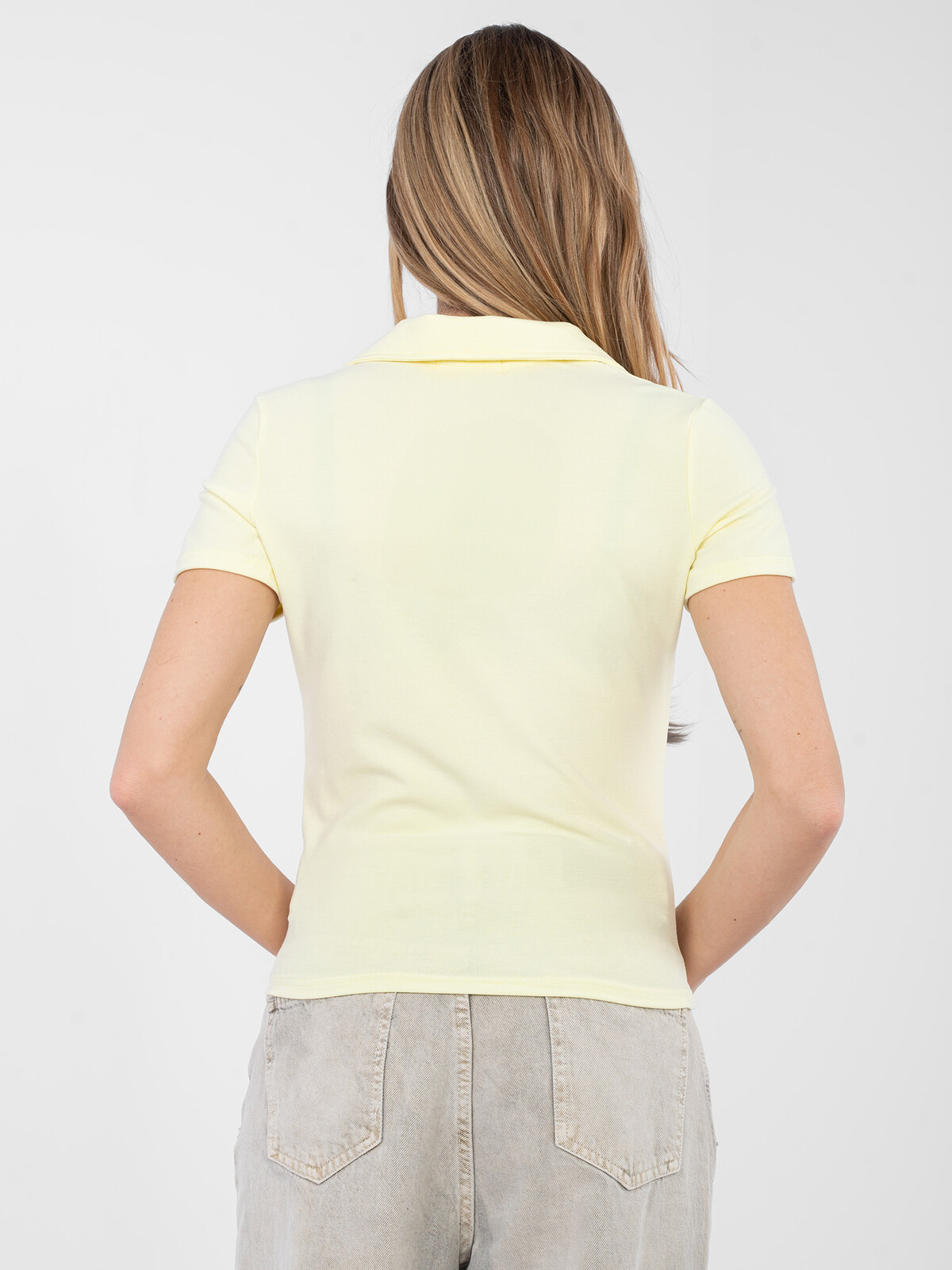 Světle žlutá halenka s krátkým rukávem