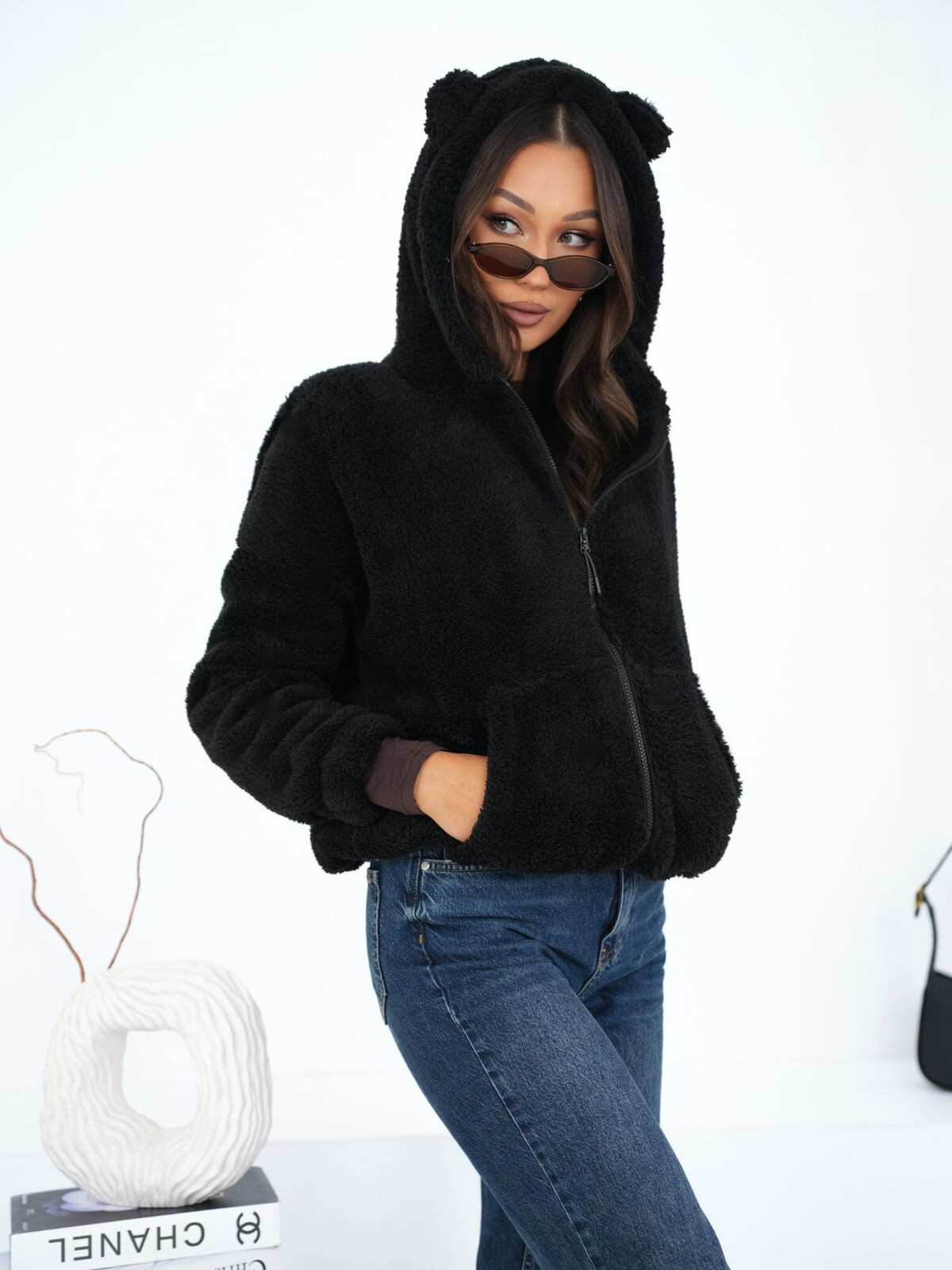 Černá mikina s kapucí a oušky