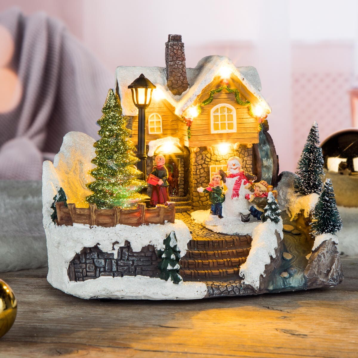 Osvětlený vánoční dům, II. jakost