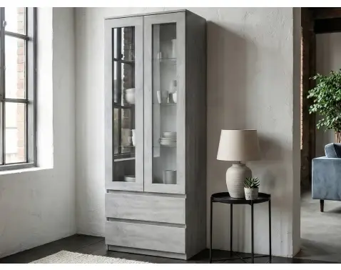 Vysoká vitrína Carlos, šedý beton, šířka 70 cm