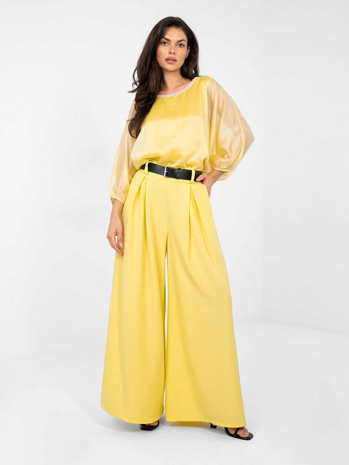 Žluté široké kalhoty