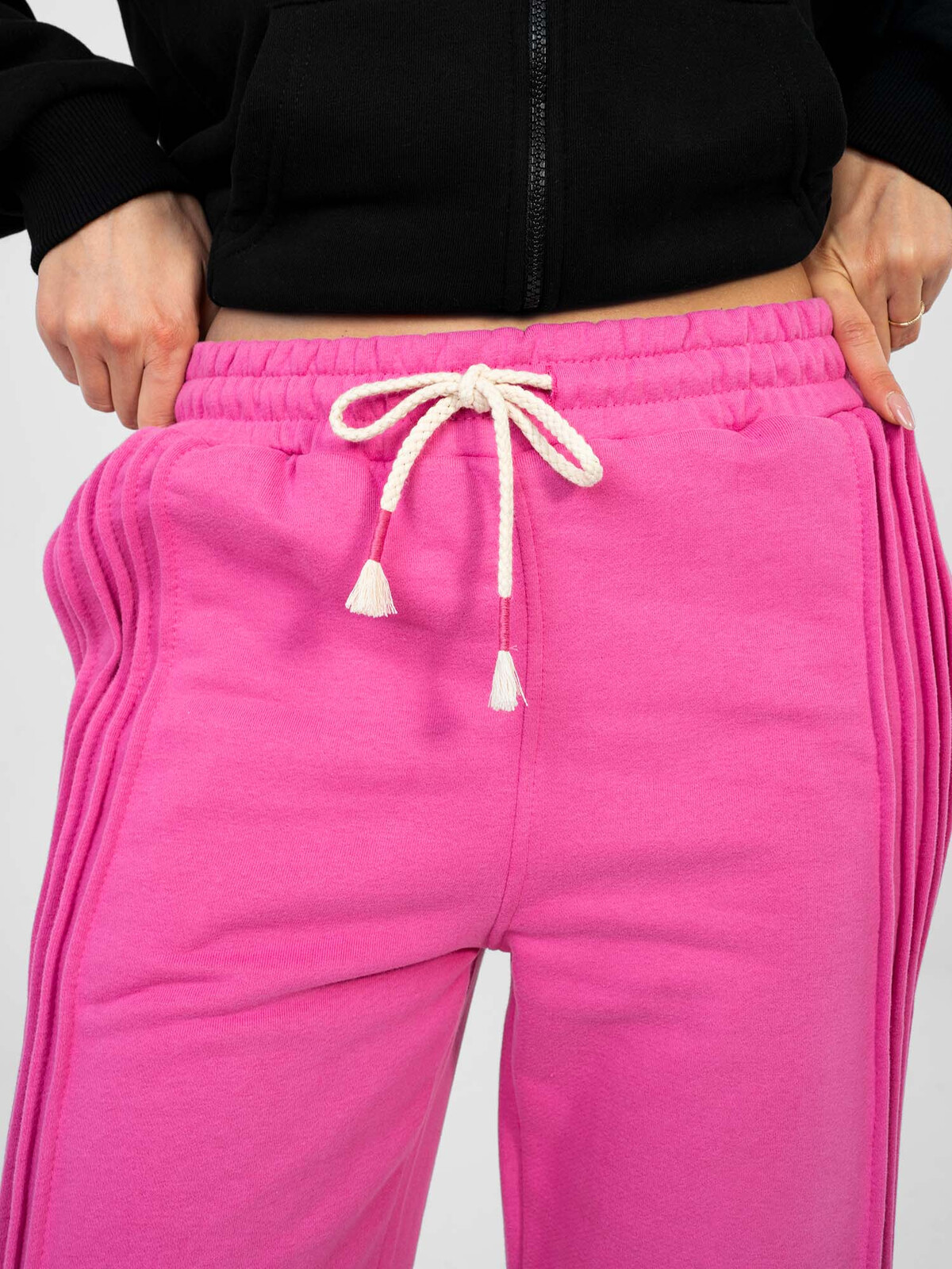 Růžové tepláky s bílou šňůrkou