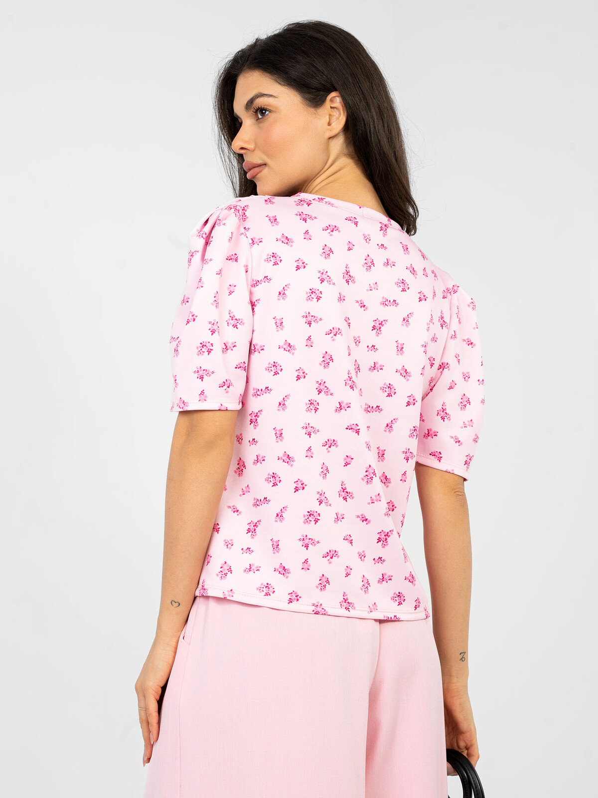 Světle růžová vzorovaná halenka