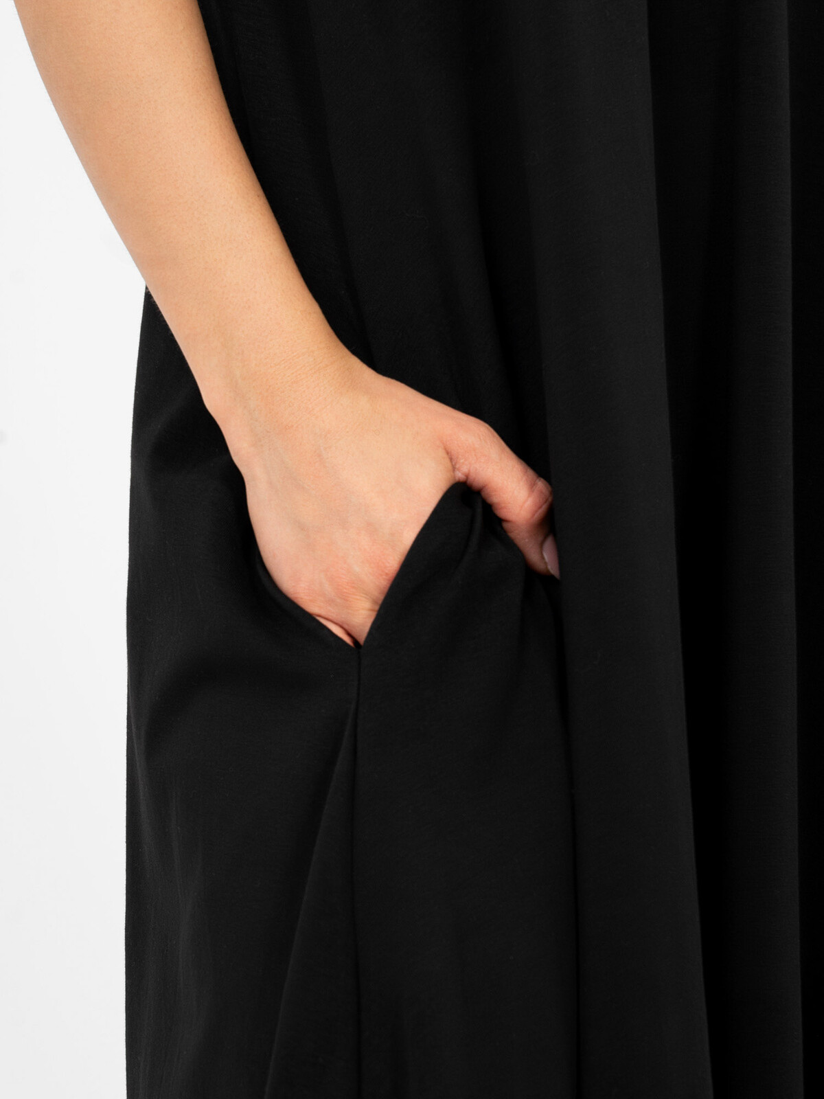 Černé maxi šaty s kapsami