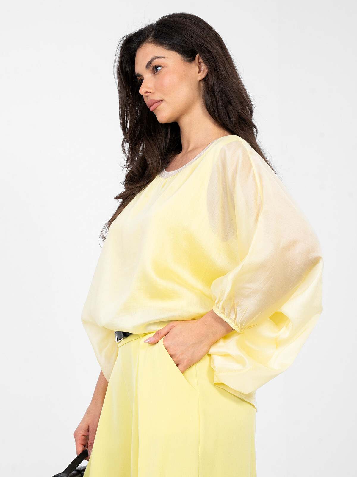 Žlutá saténová halenka