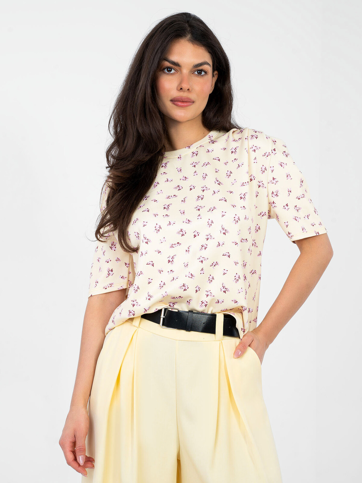 Světle žlutá halenka s potiskem