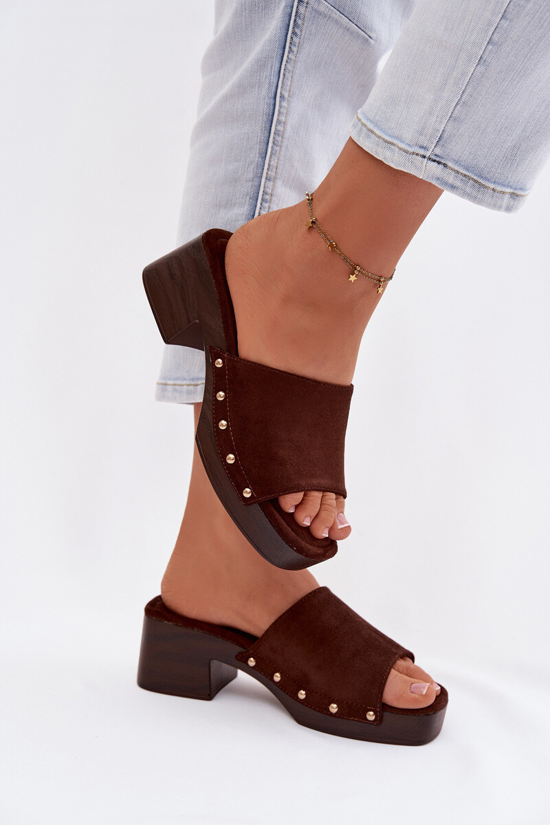 Dámské pantofle na platformě s ozdobnými přezkami