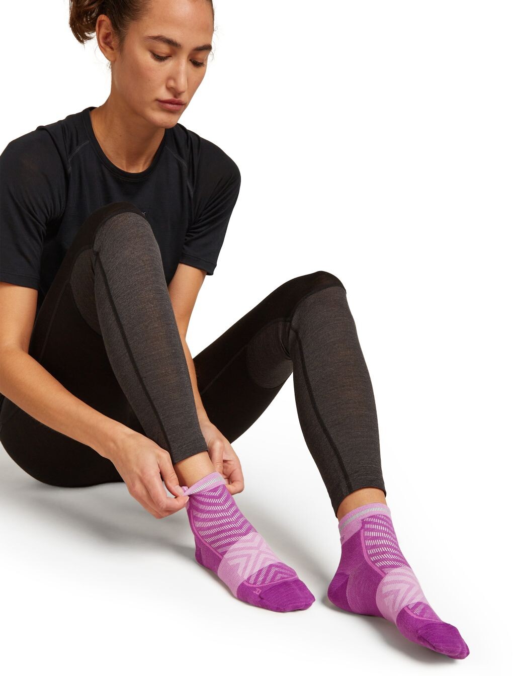 Dámské běžecké merino ponožky ICEBREAKER Wmns Run+ Ultralight Mini, Passion/Passion Lt velikost: 35-37 (S)