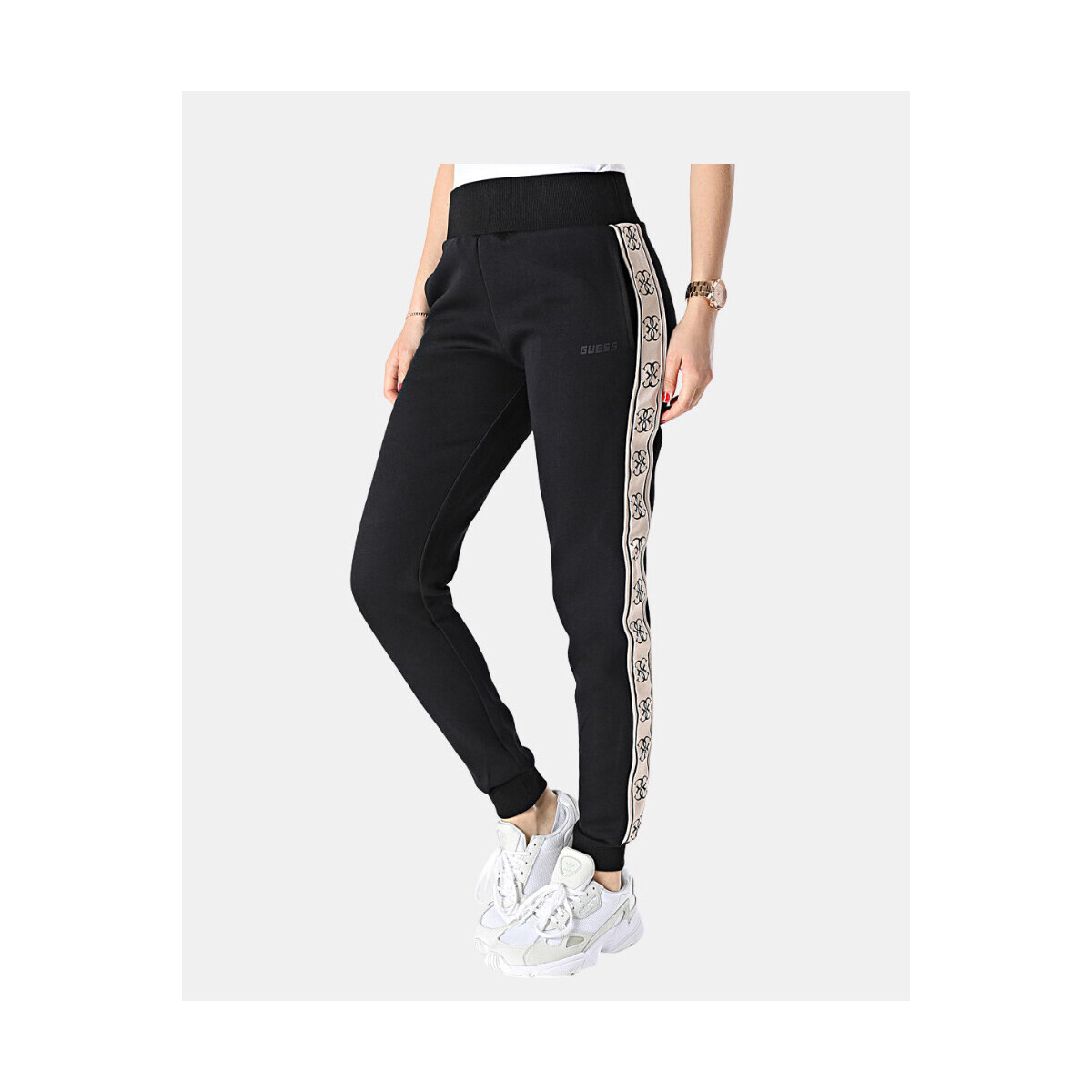 Guess  V2YB15KB3P2  Hnědá