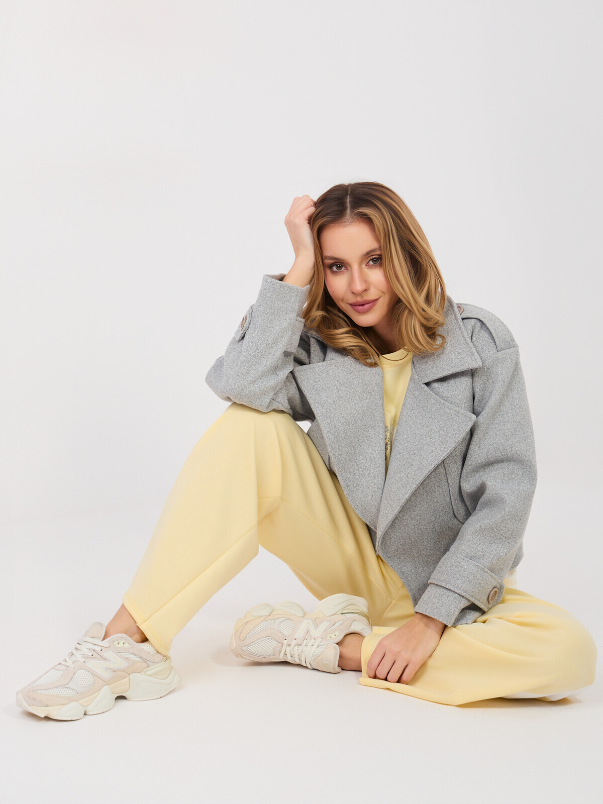 Dámský teplákový komplet ve světle žluté barvě