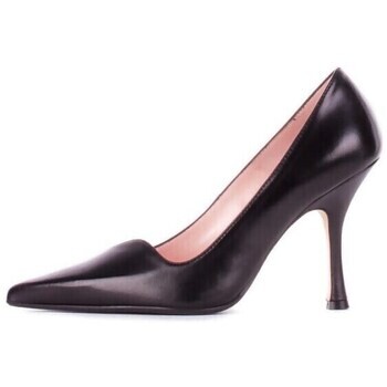 Anna F.  1905  Černá