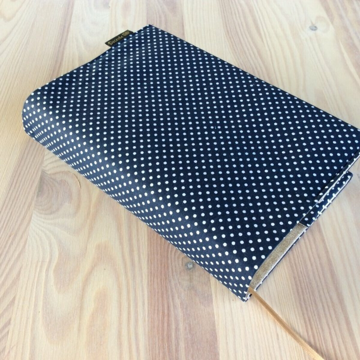 Obal na knihu - Puntíky na tmavomodré (UNI-XS)