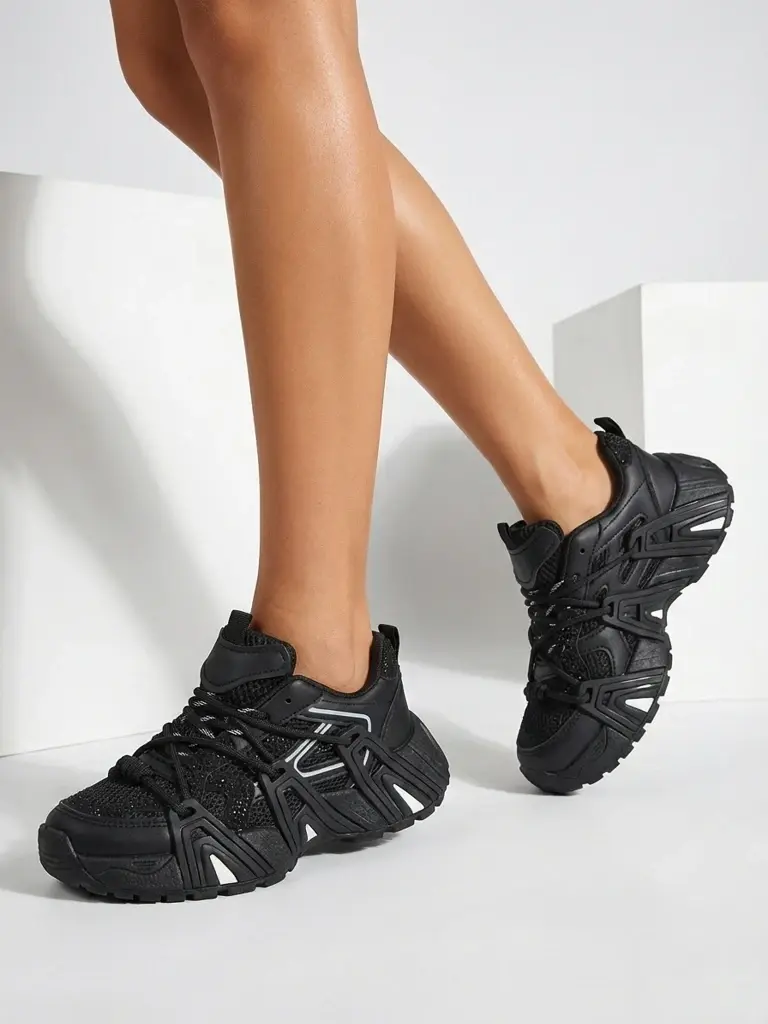 Dámské sportovní tenisky Resti s hrubší podrážkou