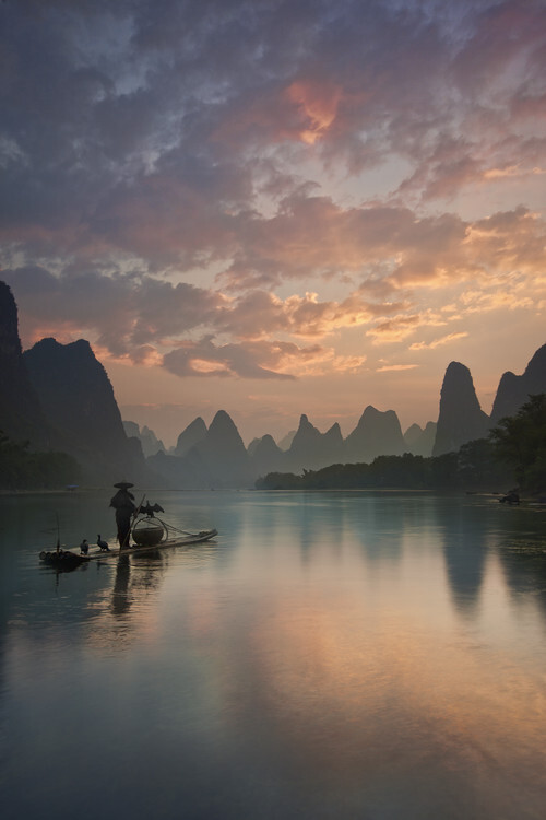 Yan Zhang Plakát, Obraz - Li River Sunrise, Yan Zhang, 26.7 × 40 cm